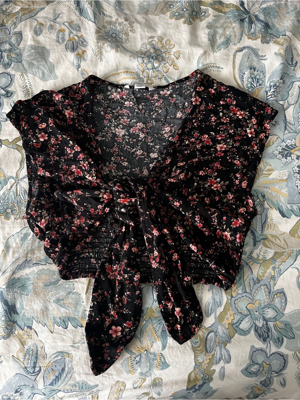 American Eagle Outfitters Black Floral Tie-Front Crop Top